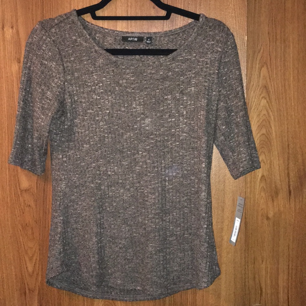 Elbow sleeved top
